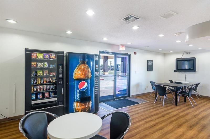 Studio Inn Extended Stay Oklahoma City Airport By Oyo Экстерьер фото