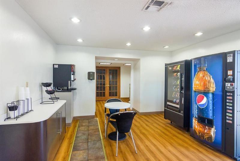 Studio Inn Extended Stay Oklahoma City Airport By Oyo Экстерьер фото